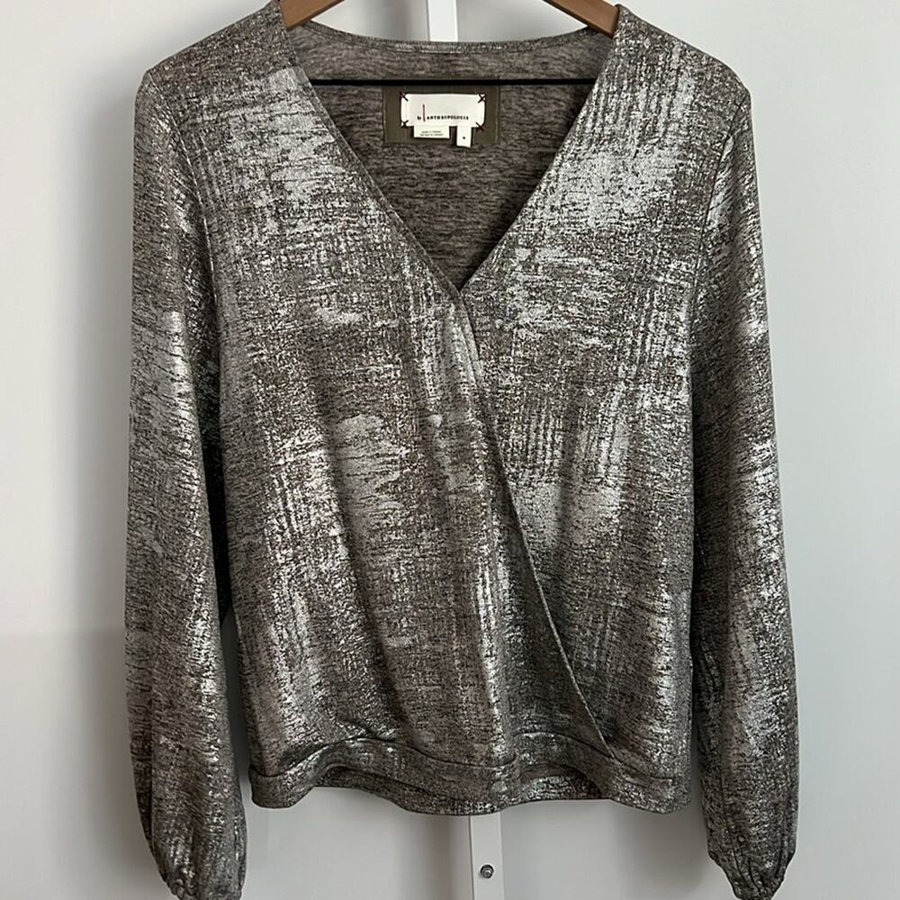 BY ANTHROPOLOGIE Cary dolman sleeve silver wrap top medium